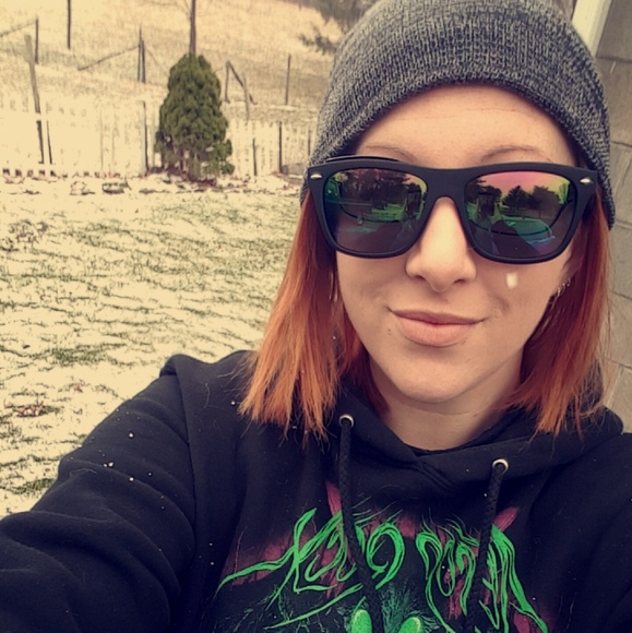 *Meet Your Posher!* - Picture 2 of 7